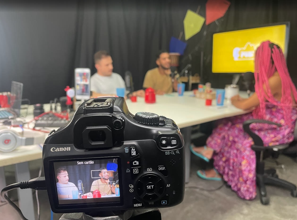 Estúdio de podcast do Brota